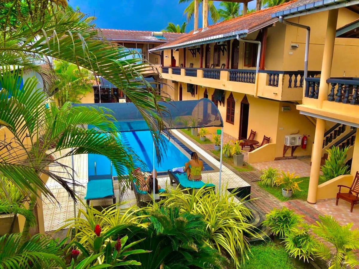 Hotel Drifters & Restaurant